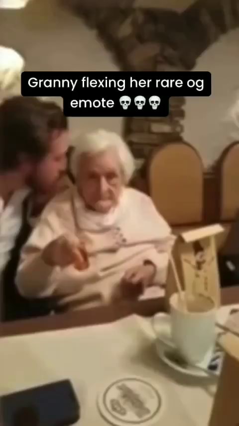 Granny Flexing Her Rare Og Emote Ifunny Brazil