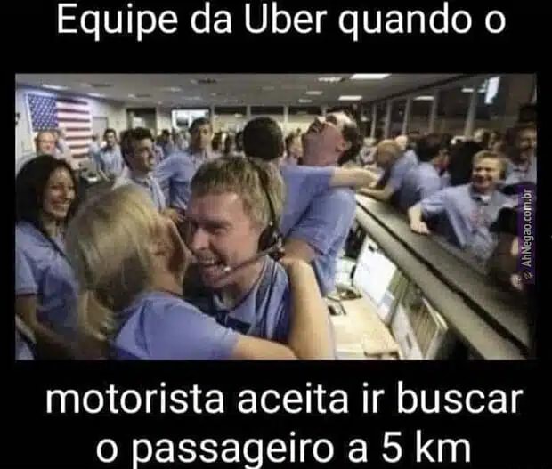 O motorista do Uber: ei mano, você sabe qual time joga hoje? Eu no banco  de trás: - iFunny Brazil