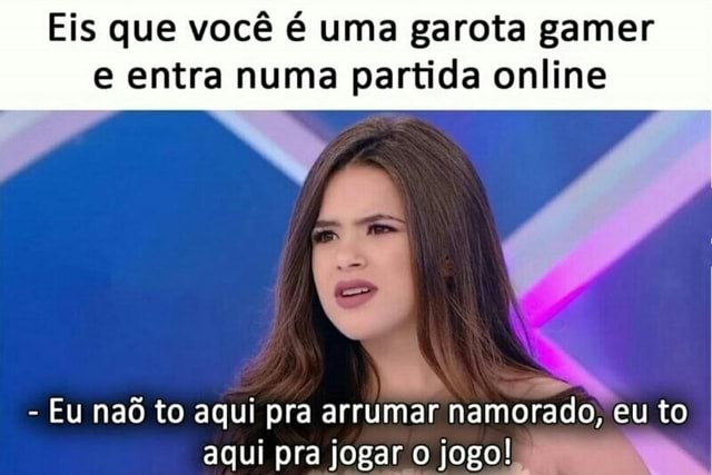 Menina jogador jogando jogos online