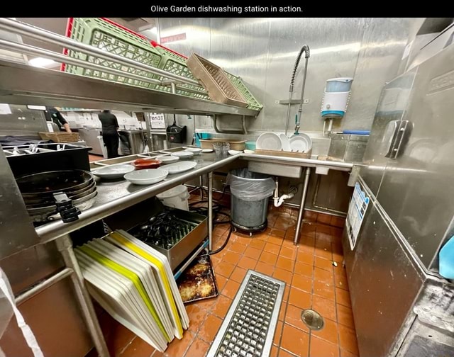 Olive Garden dishwashing station in action. iFunny Brazil