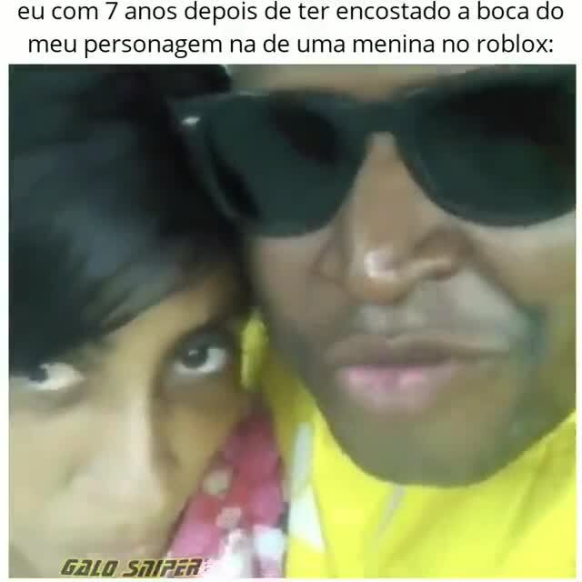 Eu com 7 anos depois de ter encostado a boca do meu personagem na