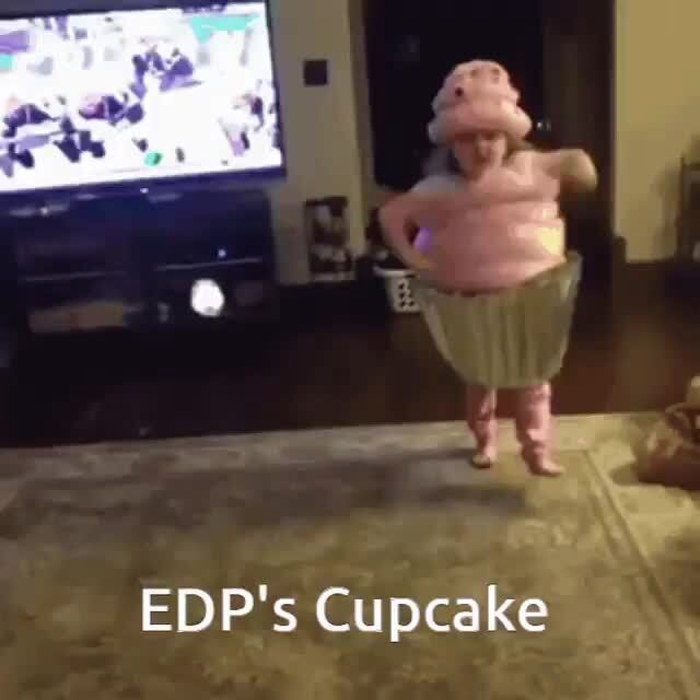 Paw EDP445 getting cupcake - iFunny Brazil