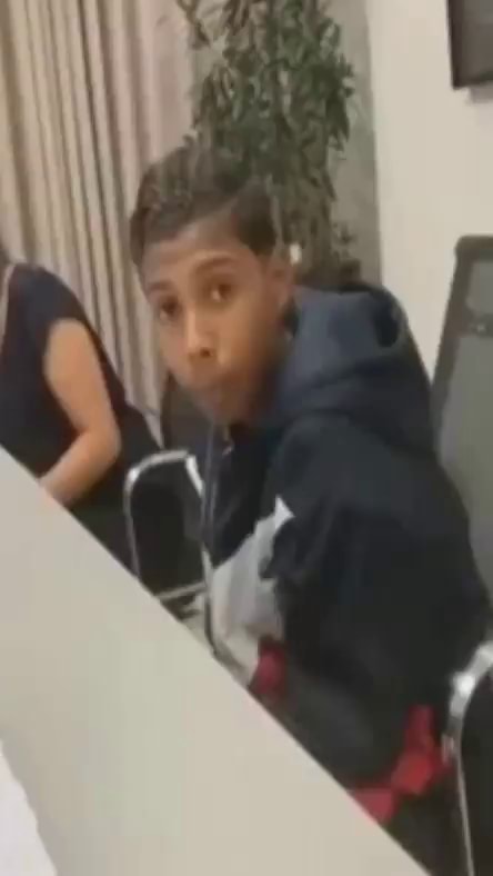 Mc teteu cantando jingle bell rocks - feliz natal :) - iFunny Brazil