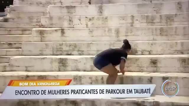 MULHERES PRATICANTES DE PARKOUR EM TAUBATÉ 