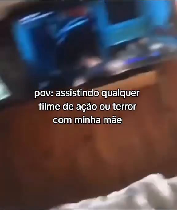 POV: Ela te leva para ver um filme de terror